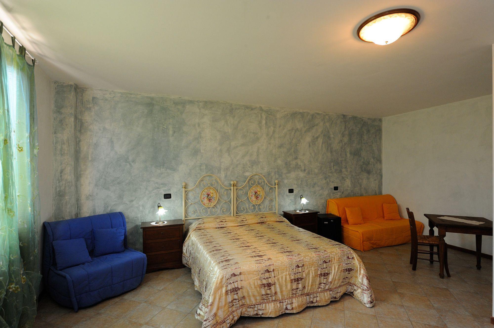 Agriturismo Stovali Da Lustrinu Protte Exterior foto